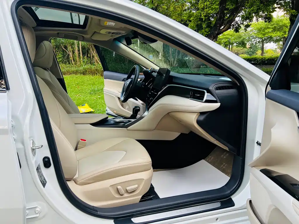 Toyota Camry 2021 — фото 10