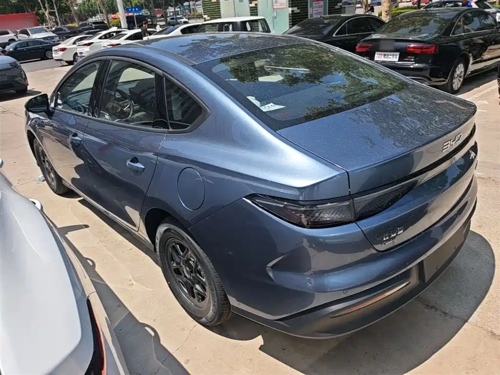 BYD Seal 05 DM-i 2026 — фото 5