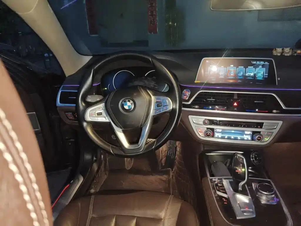 BMW 7 Series 2016 — фото 11