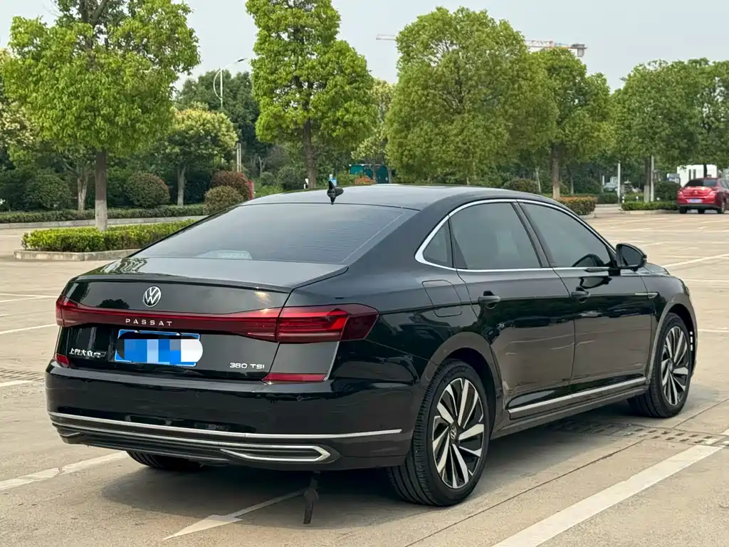 Volkswagen Passat 2022 — фото 9