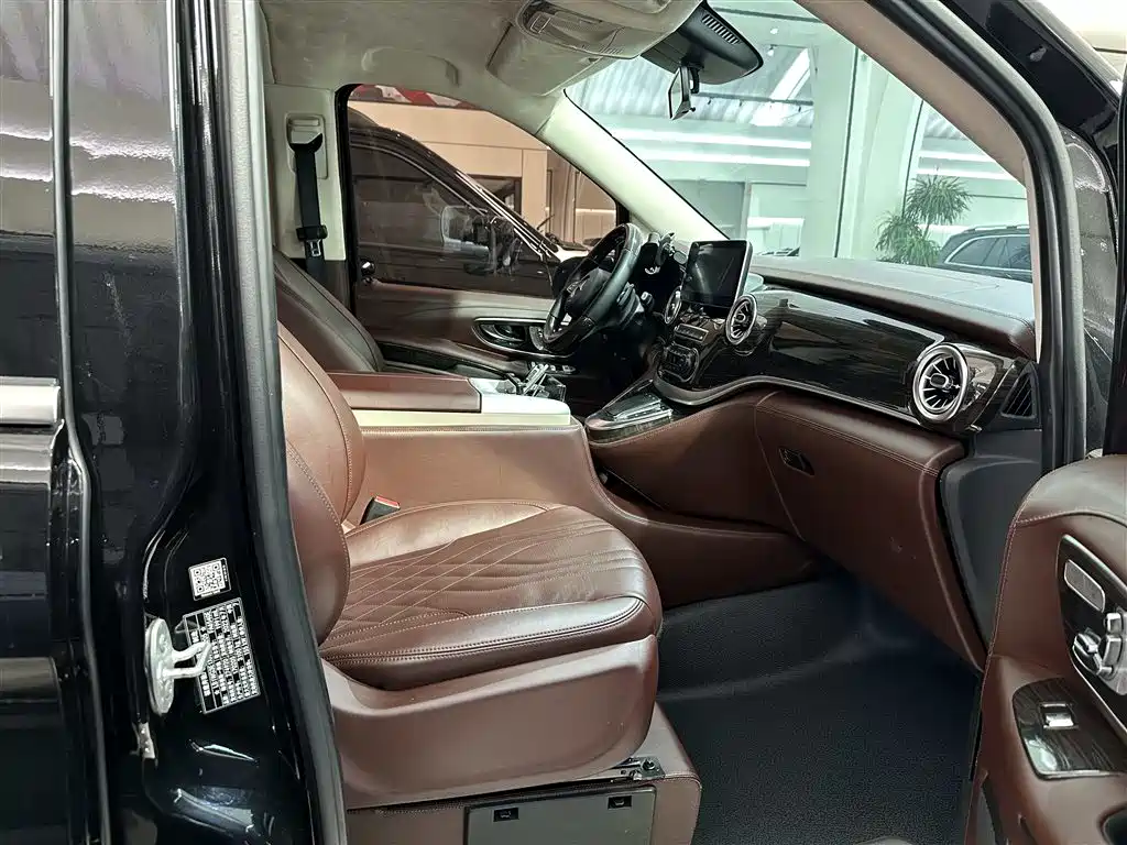 Mercedes-Benz Vito 2022 — фото 16