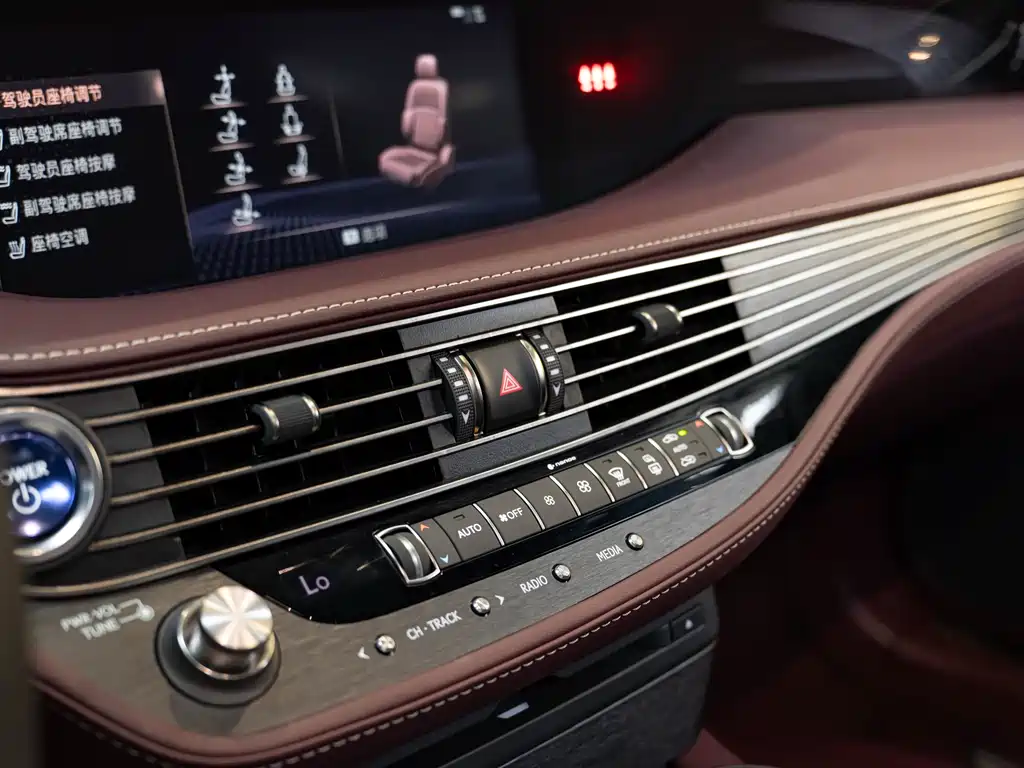 Lexus LS 2018 — фото 17