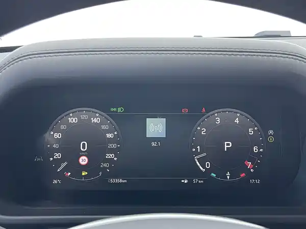 Land Rover Defender 2024