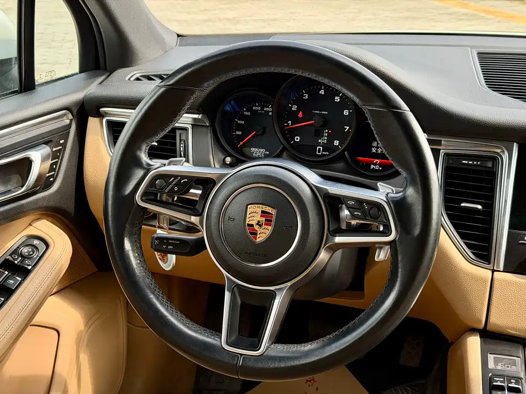 Porsche Macan 2016 — фото 9