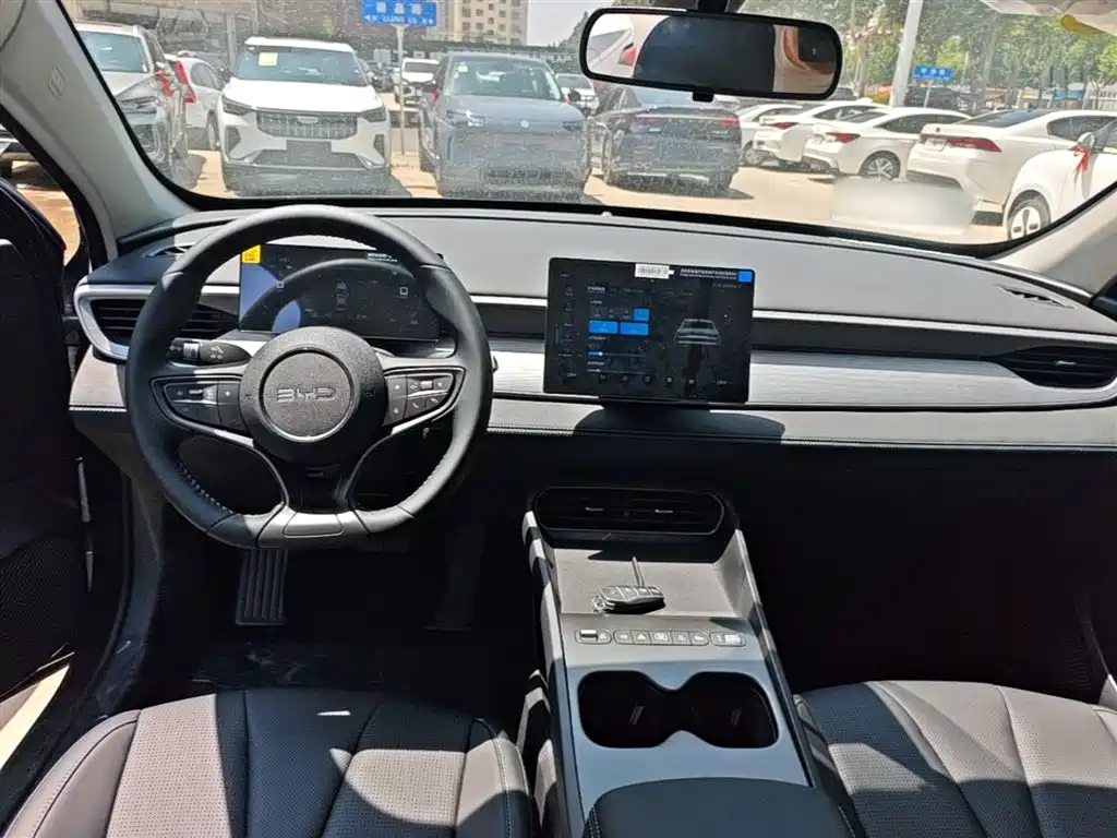 BYD Seal 05 DM-i 2026 — фото 10