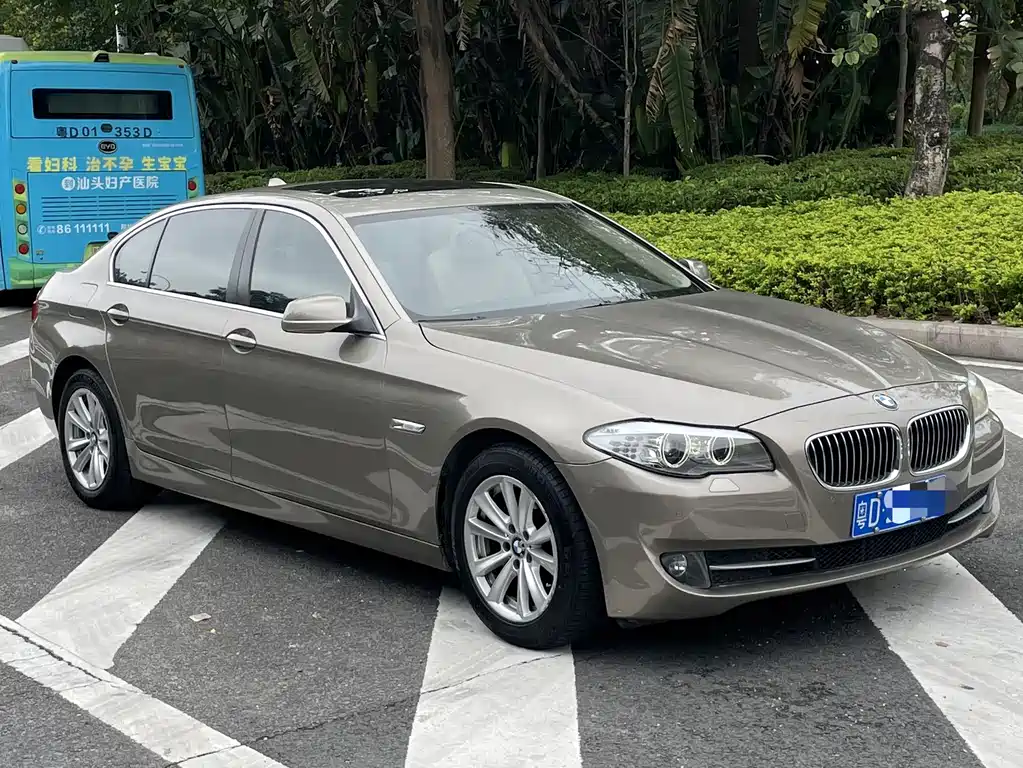 BMW 5 Series 2011 — фото 3
