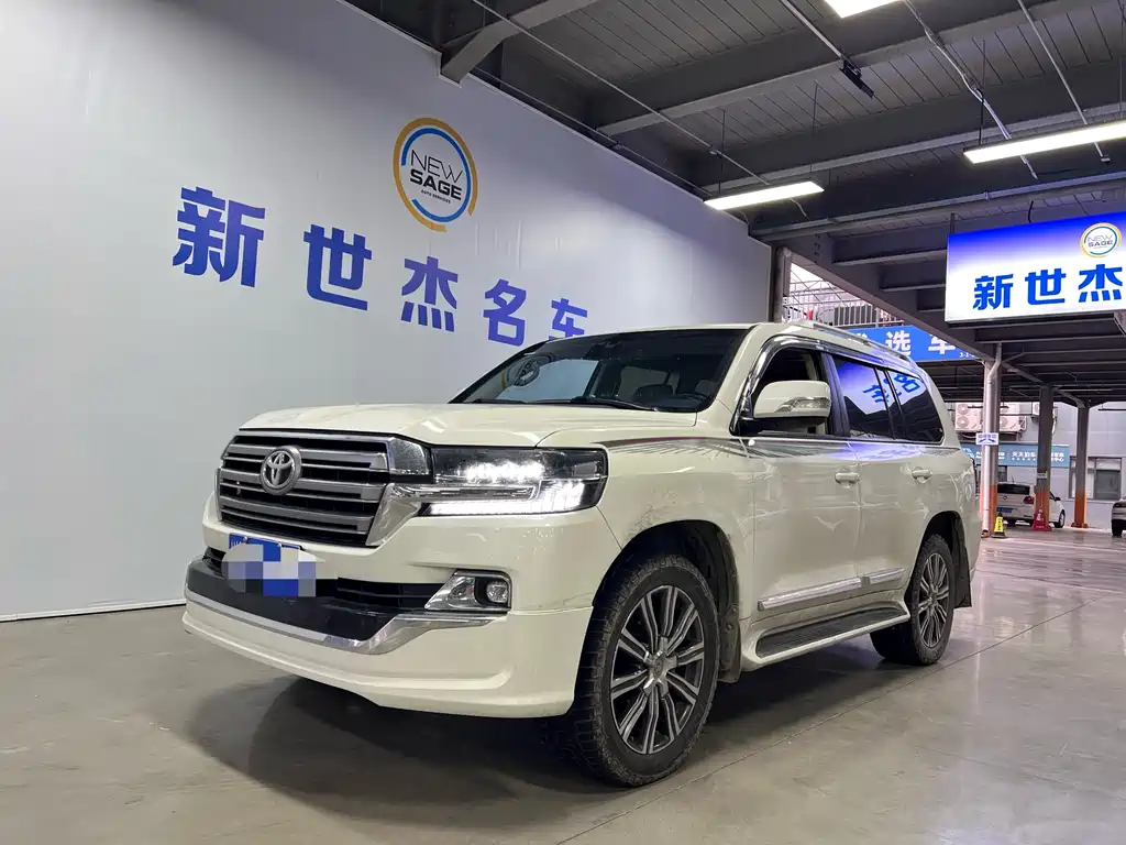 Toyota Land Cruiser 2018 — фото 1