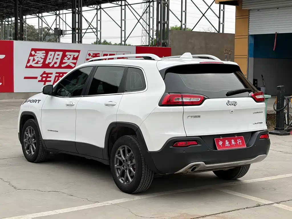 Jeep Cherokee 2021 — фото 18