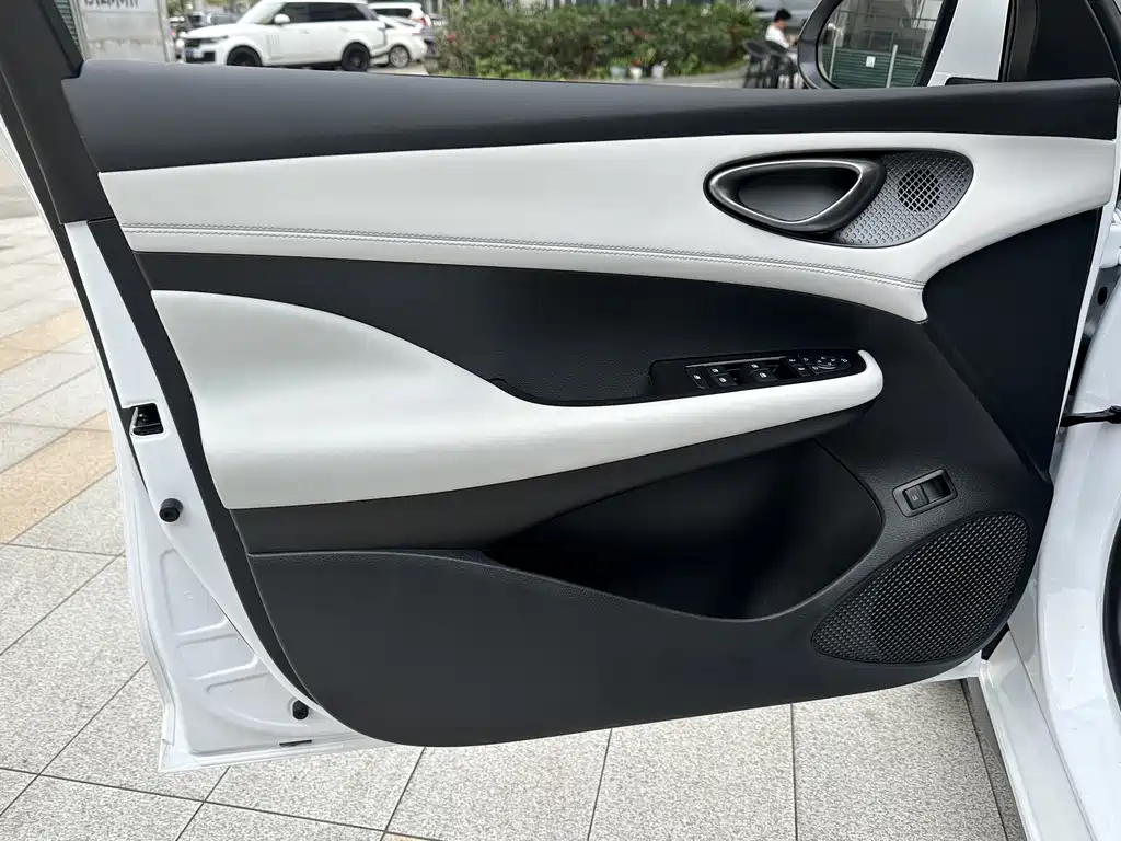 BYD Seal 05 DM-i 2025 — фото 20