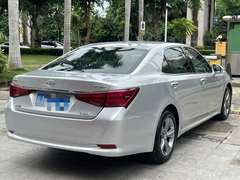 Toyota Crown 2016 — фото 9