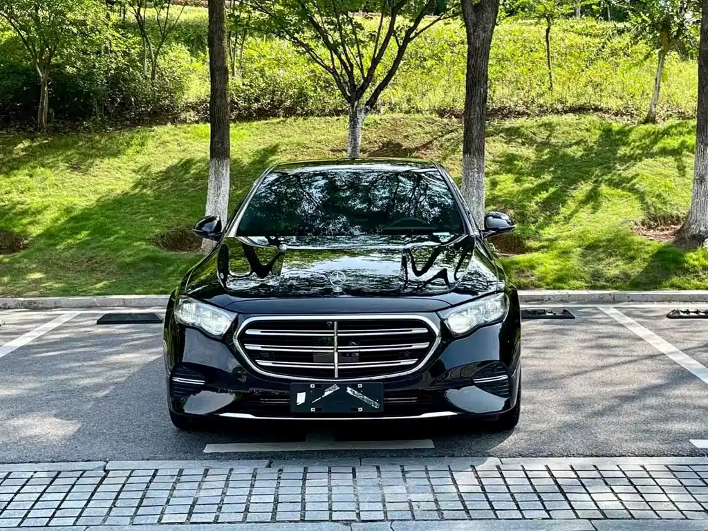 Mercedes-Benz E-Class 2025 — фото 1