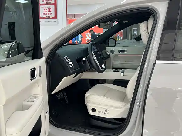 Li Auto L6 2024