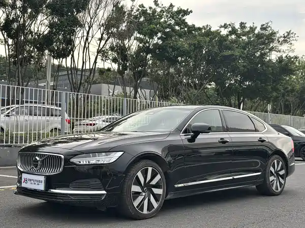 Volvo S90 Plug-In Hybrid 2024