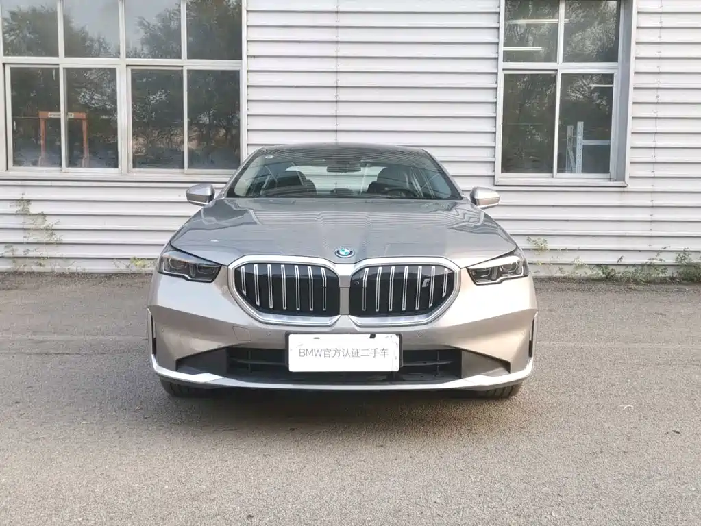 BMW i5 — фото 2