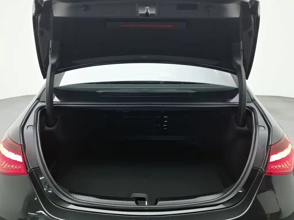 Mercedes-Benz C-Class 2023 — фото 16