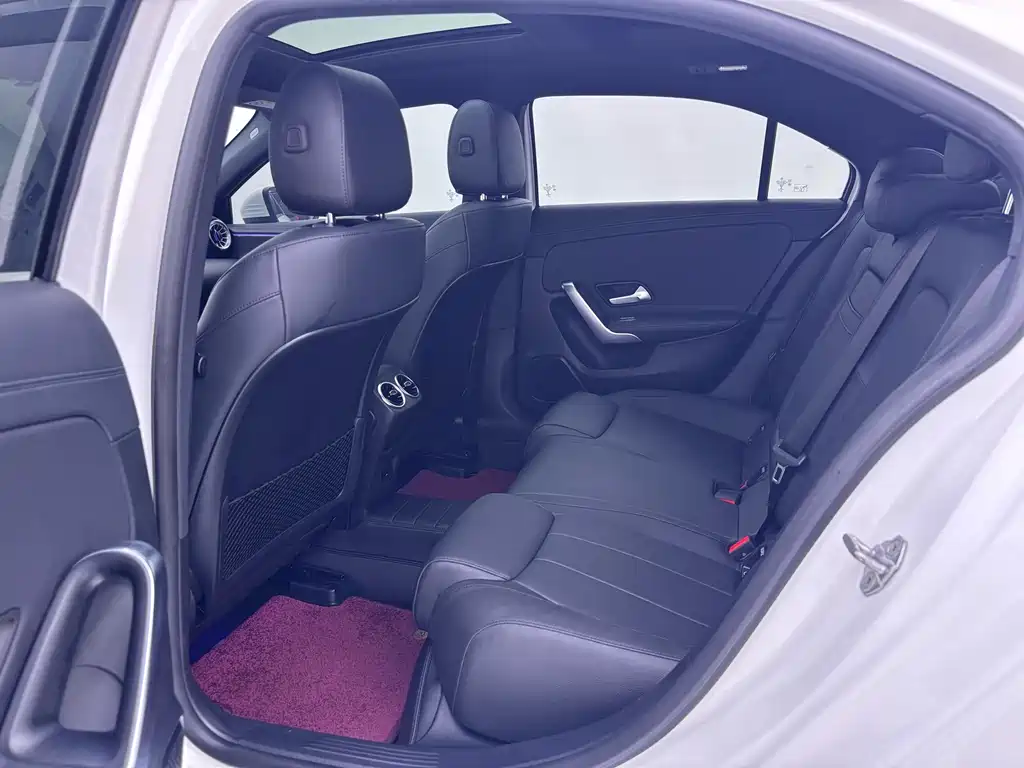 Mercedes-Benz A-Class 2022 — фото 13