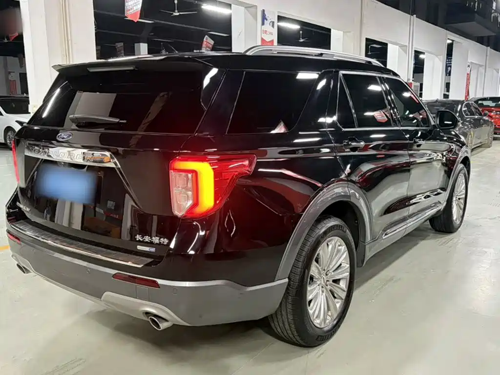 Ford Explorer 2022 — фото 11