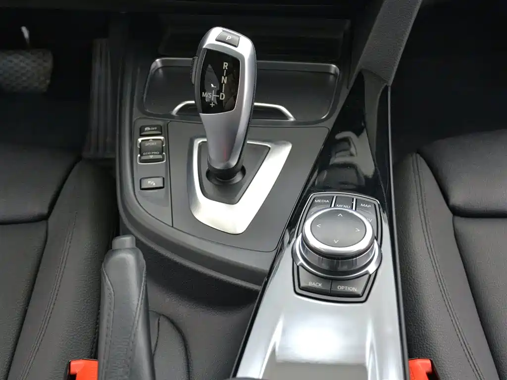 BMW 3 Series GT 2018 — фото 12