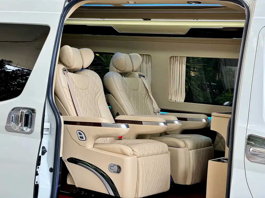 Toyota Hiace 2022 — фото 8