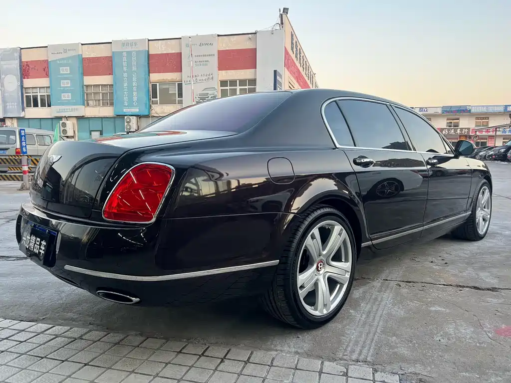 Bentley Flying Spur 2013 — фото 16