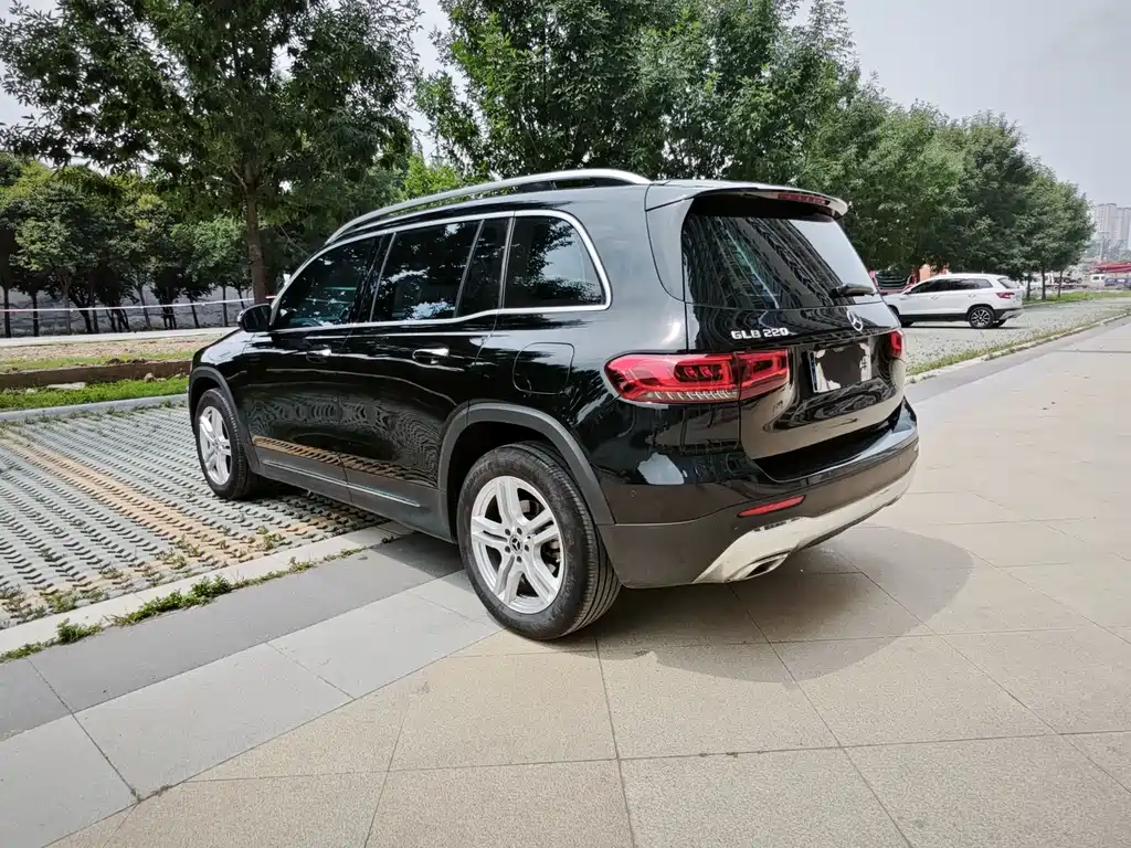 Mercedes-Benz GLB 2023