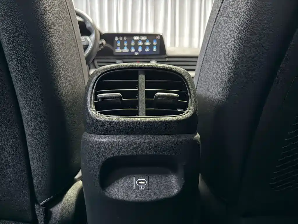 Hyundai Elantra 2023 — фото 14