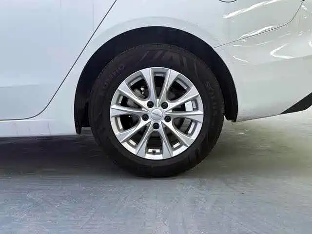 Roewe i5 2025 — фото 11