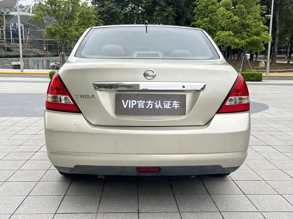Nissan Tiida 2005