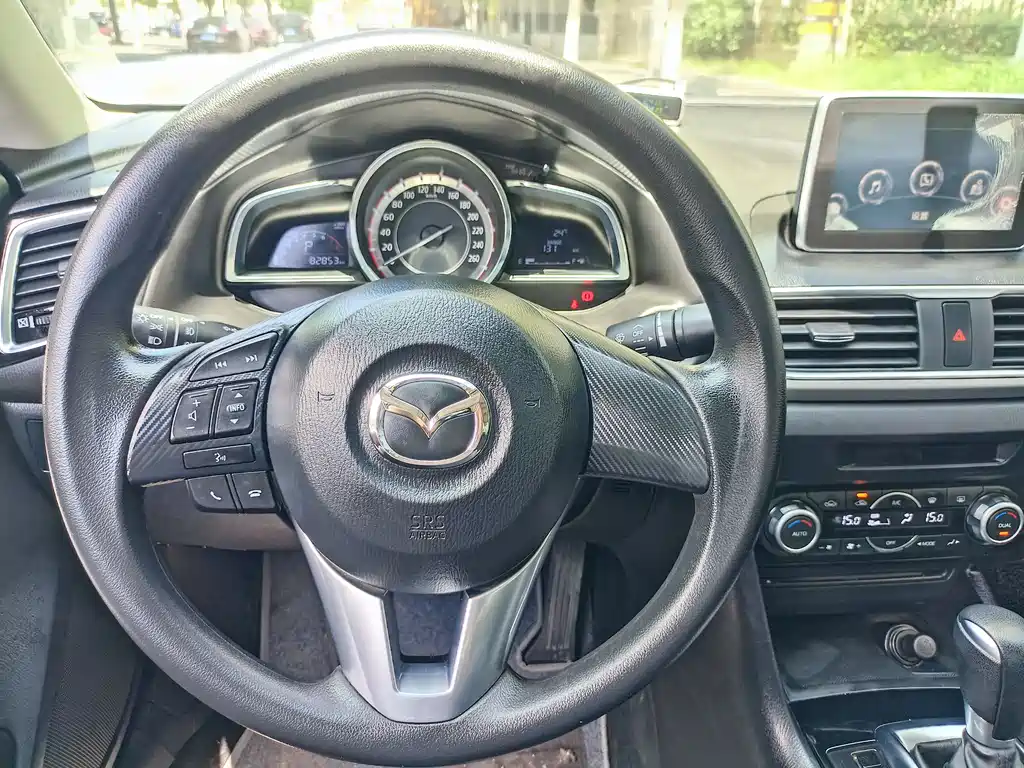 Mazda 3 Axela 2017 — фото 23