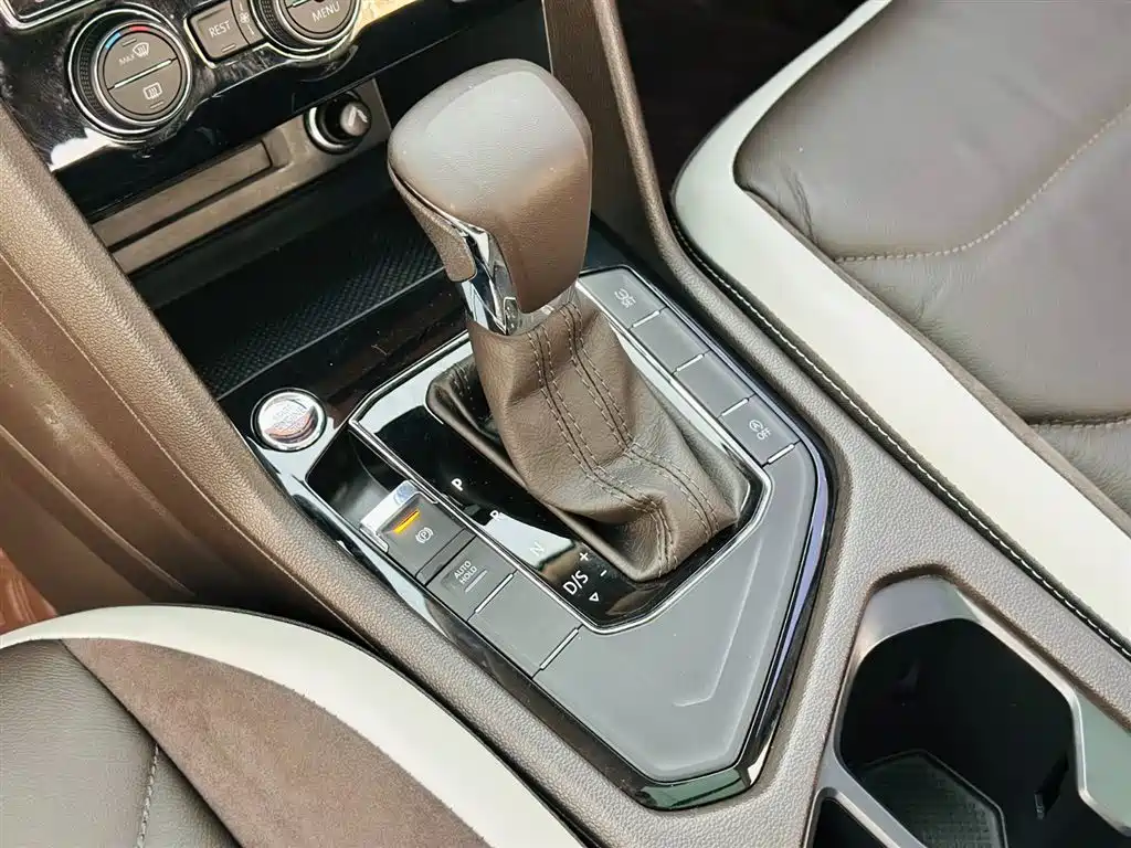 Volkswagen Tiguan L 2018 — фото 19