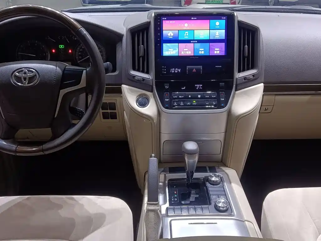Toyota Land Cruiser 2020 — фото 6