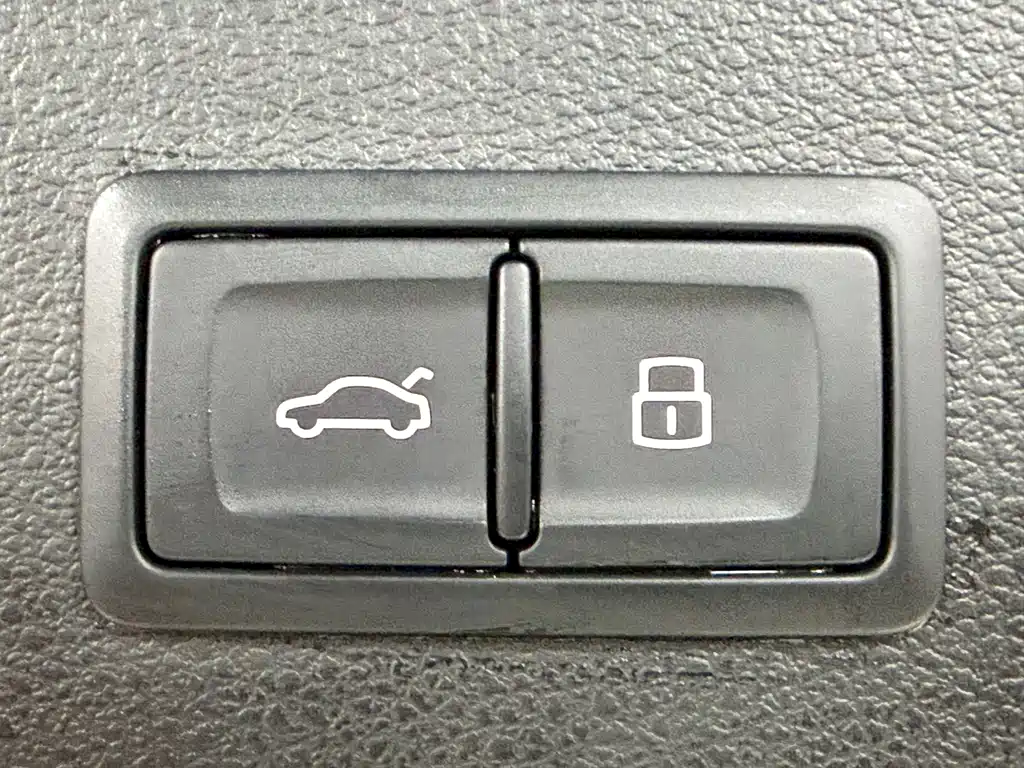 Audi Q2L 2023 — фото 23