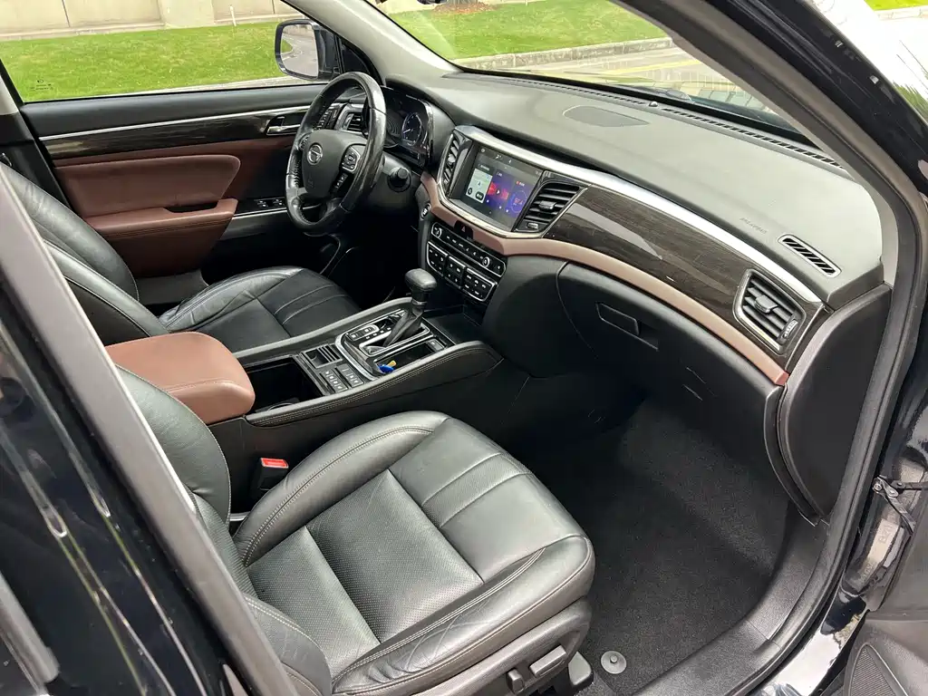 GAC Trumpchi GS8 2017 — фото 19