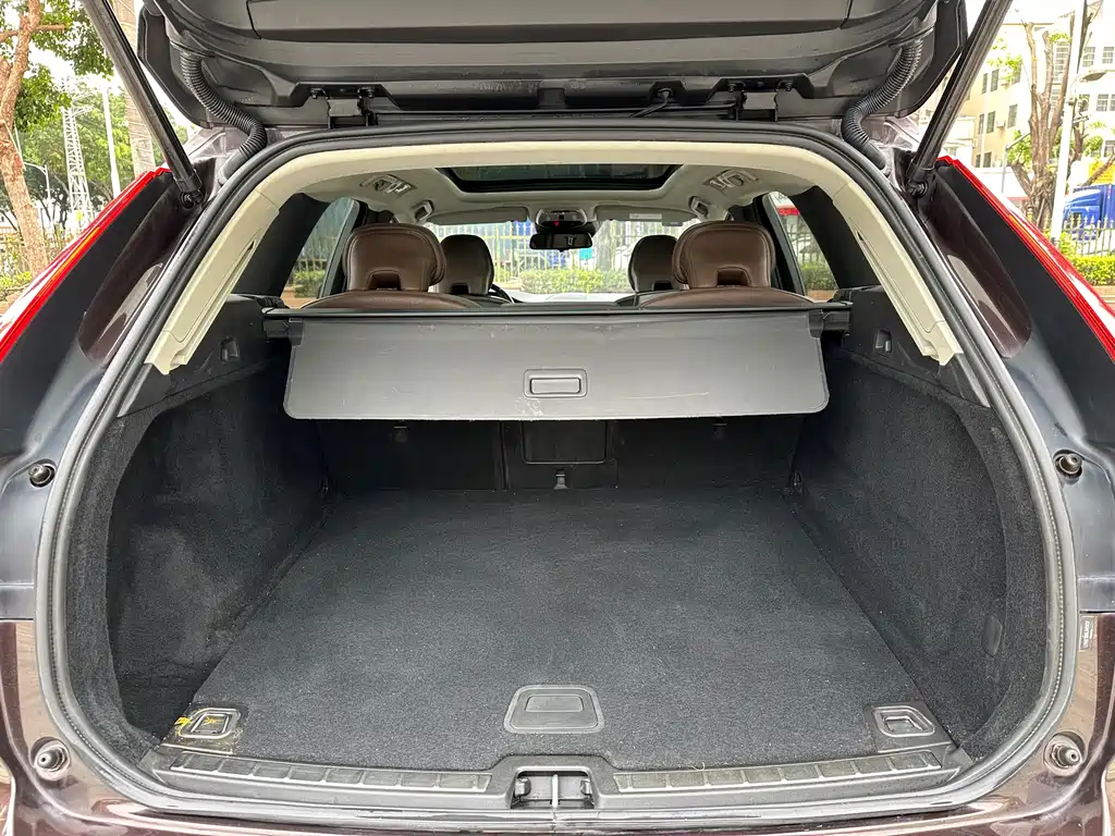 Volvo XC60 2020 — фото 10