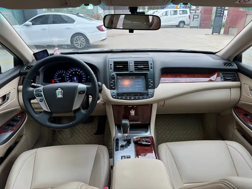 Toyota Crown 2013 — фото 11