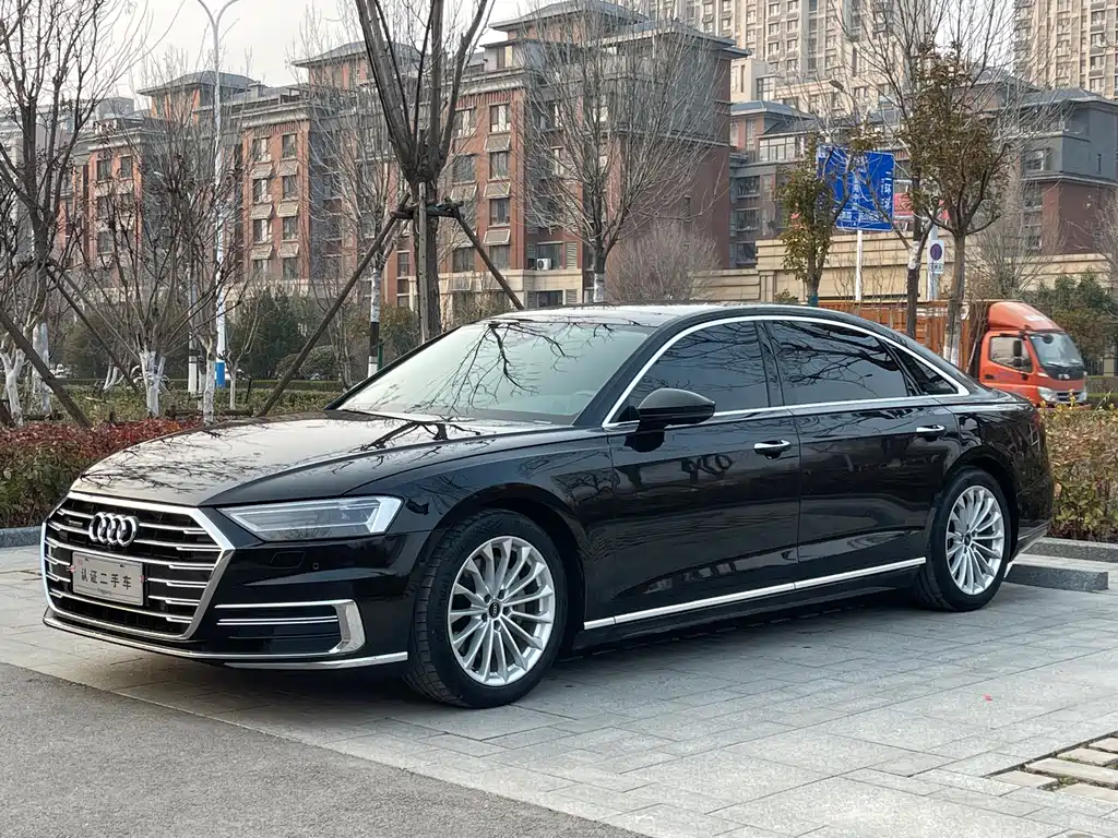 Audi A8 2021 — фото 1