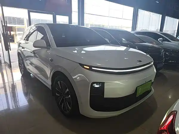 Li Auto L6 2025