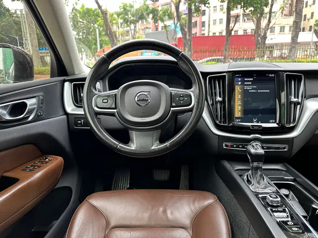 Volvo XC60 2020 — фото 14