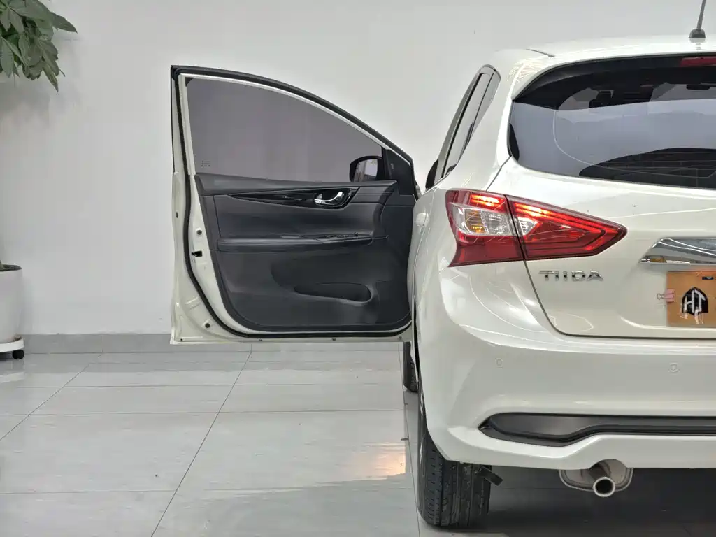 Nissan Tiida 2019 — фото 11