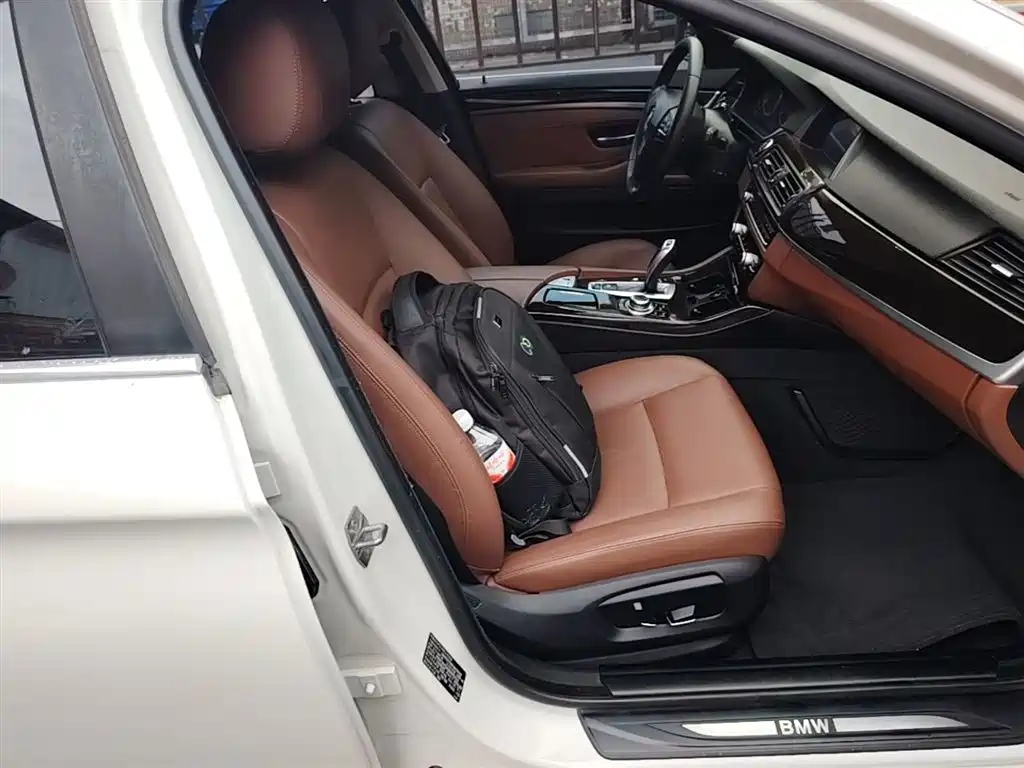 BMW 5 Series 2015 — фото 25