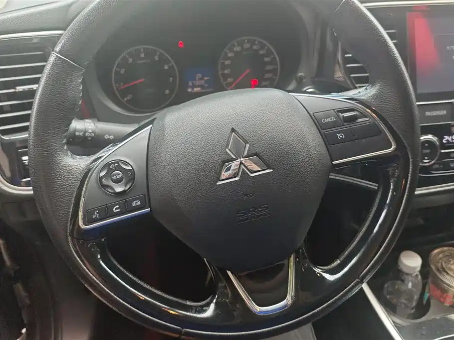 Mitsubishi Outlander 2018 — фото 15