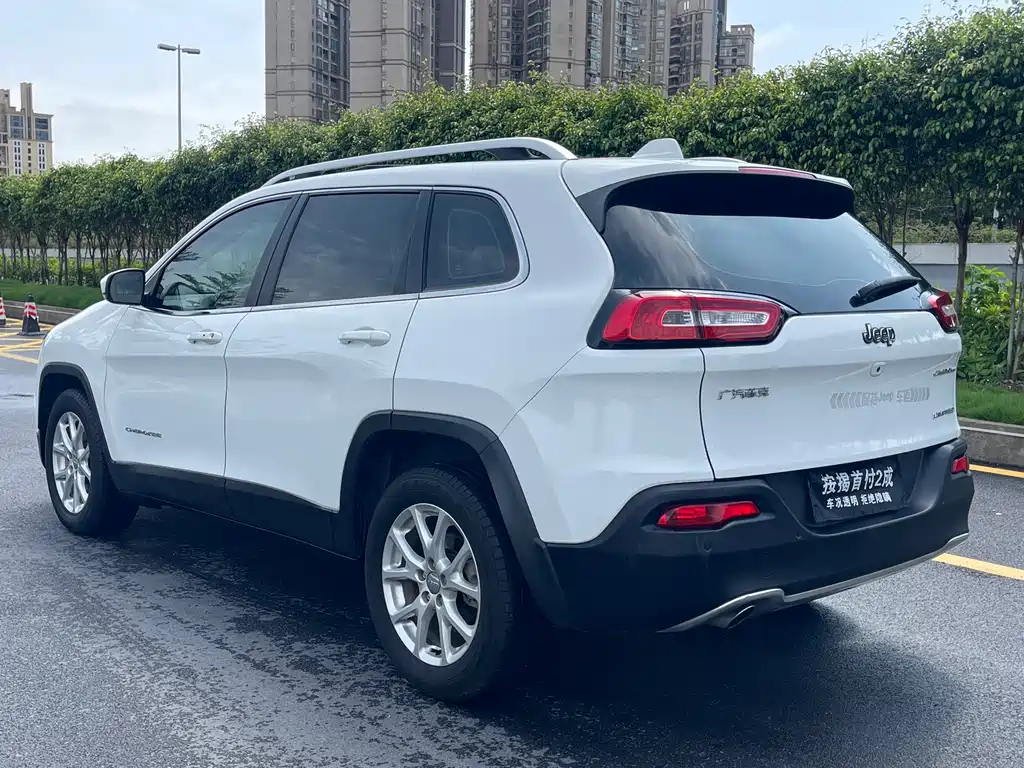 Jeep Cherokee 2018 — фото 7