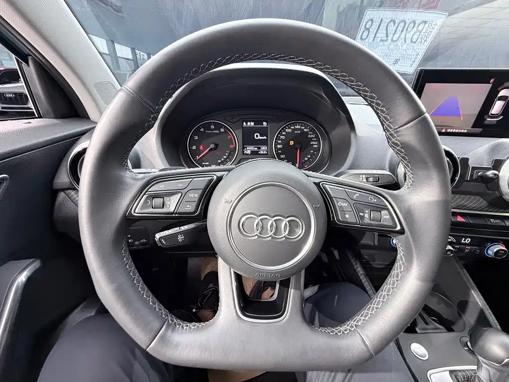 Audi Q2L 2023 — фото 11