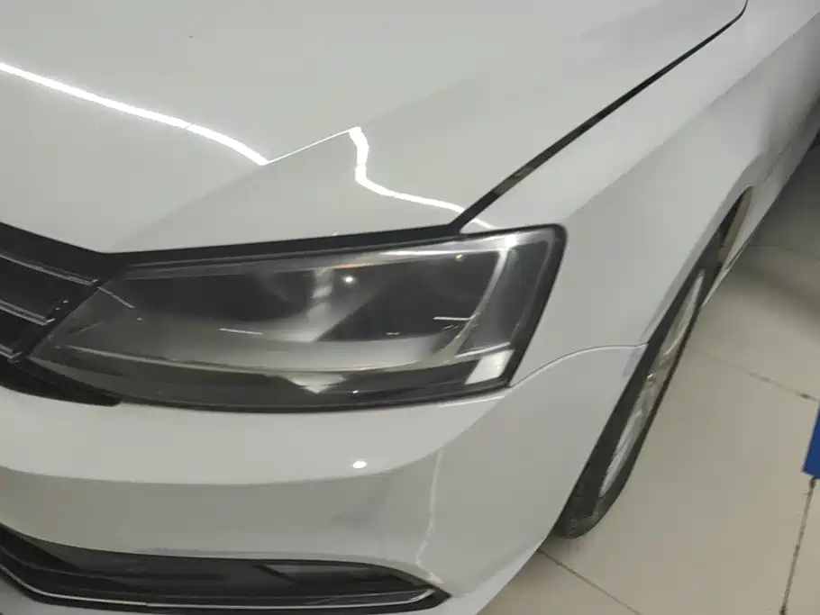 Volkswagen Sagitar 2016