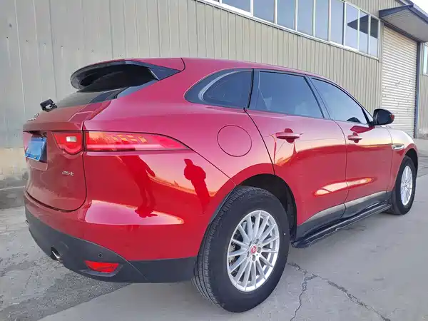 Jaguar F-PACE 2016