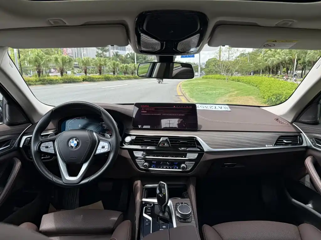BMW 5 Series 2022 — фото 10