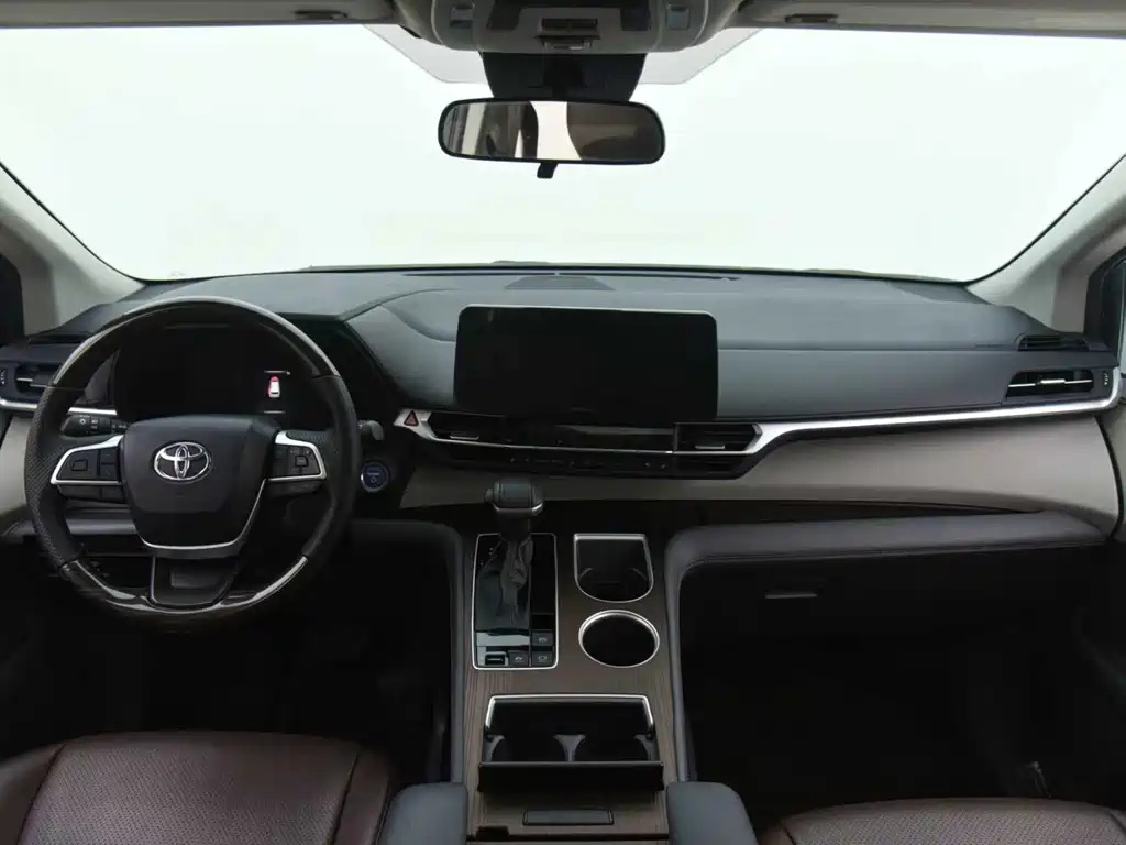Toyota Sienna 2023 — фото 12