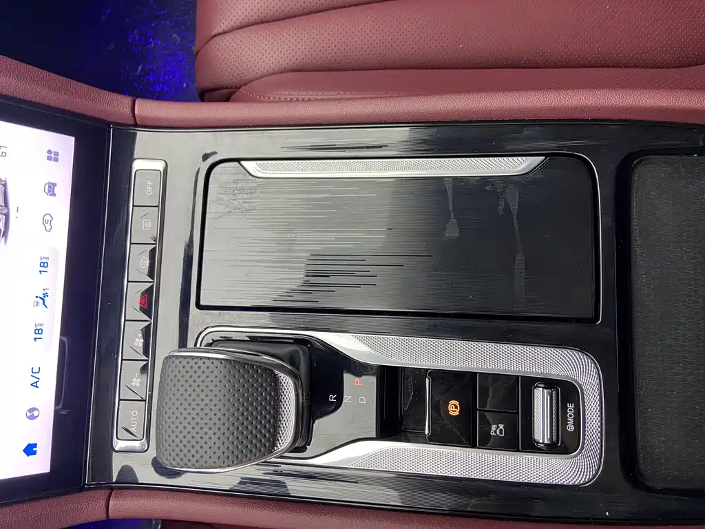 Hongqi H5 PHEV 2025 — фото 12