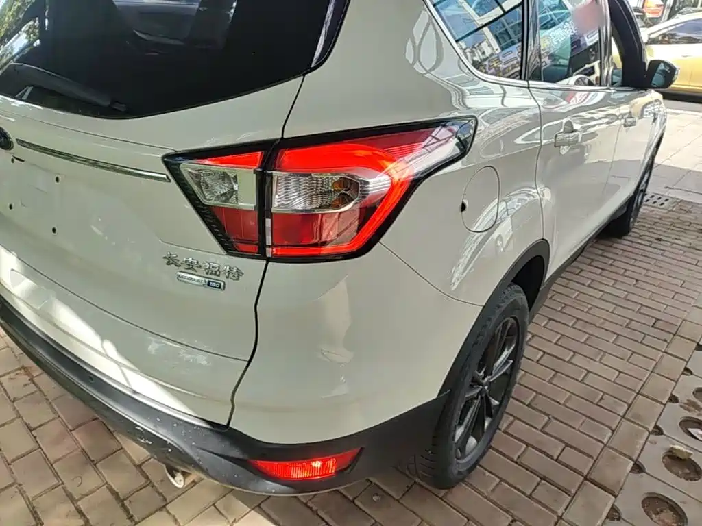 Ford Kuga 2020 — фото 8