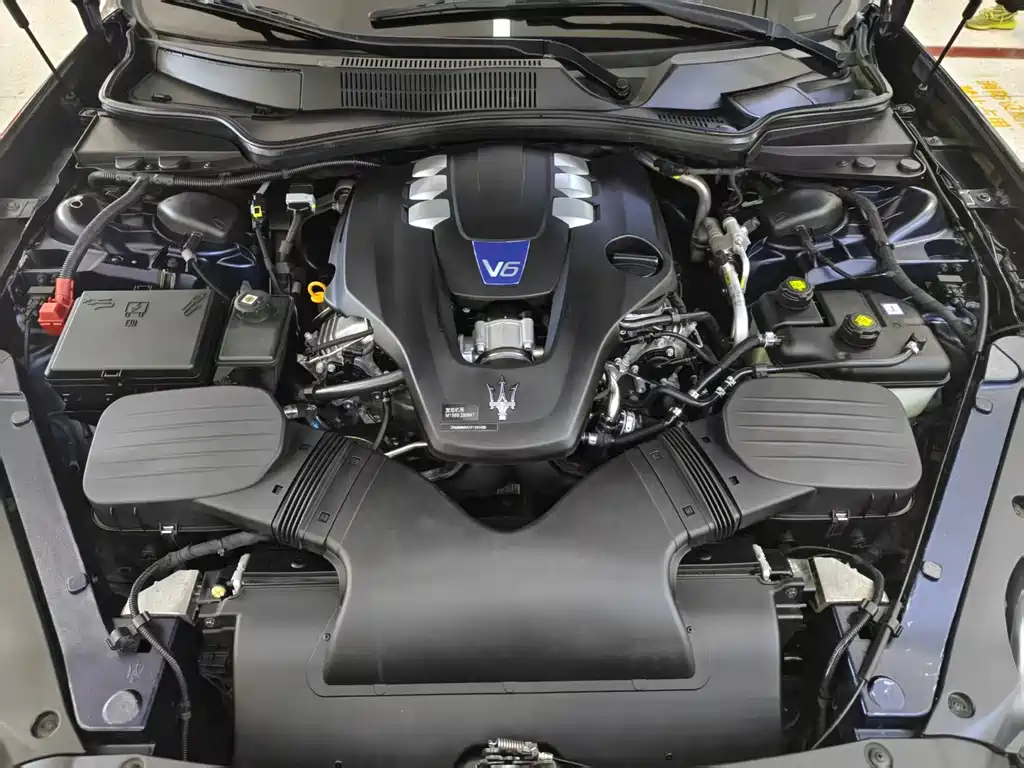 Maserati Quattroporte 2015 — фото 13
